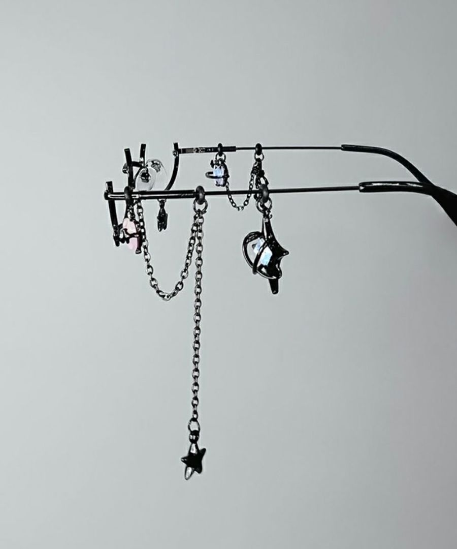 オールブラックチャーム自撮りメガネ