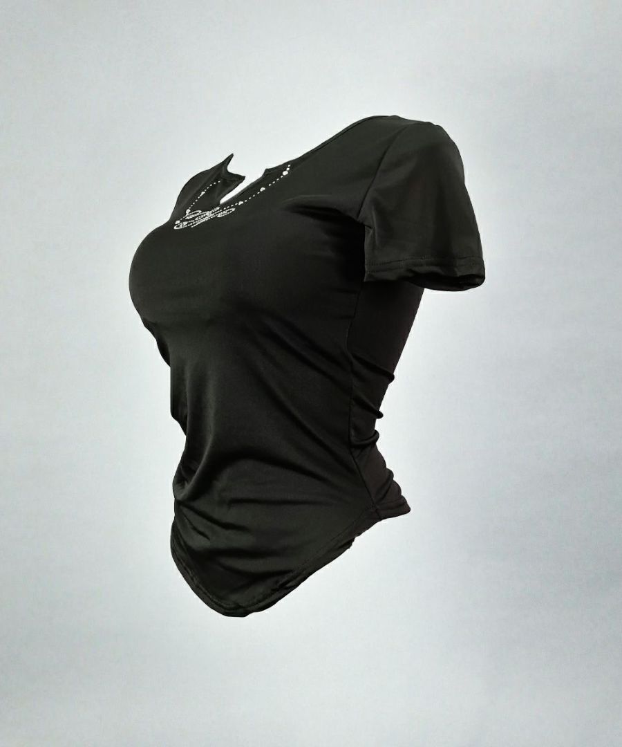 カップつきアシメTシャツ