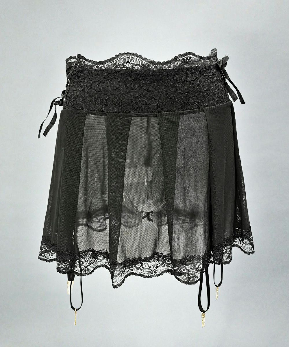 攻めのレイヤードガータースカート