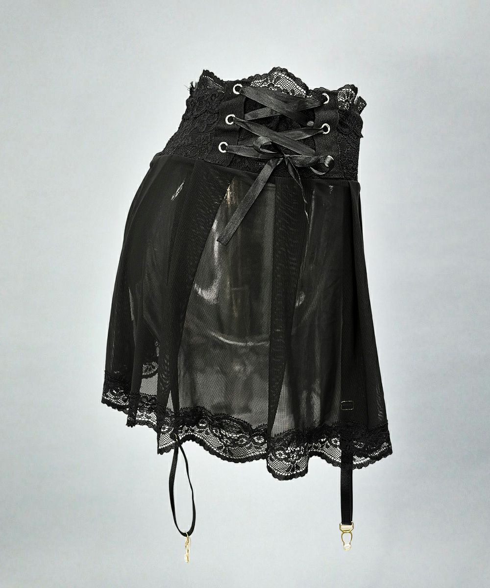 攻めのレイヤードガータースカート