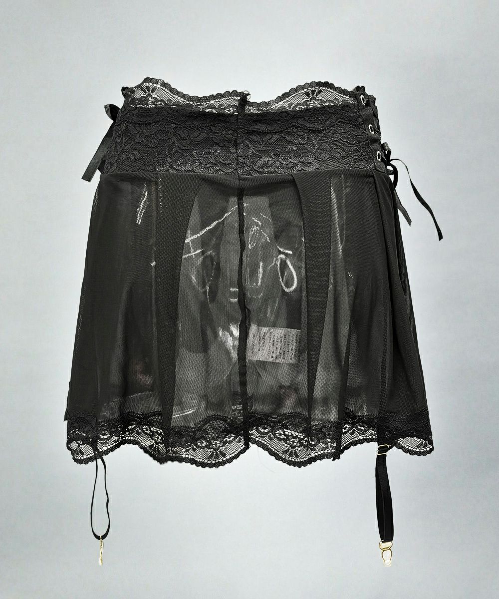 攻めのレイヤードガータースカート