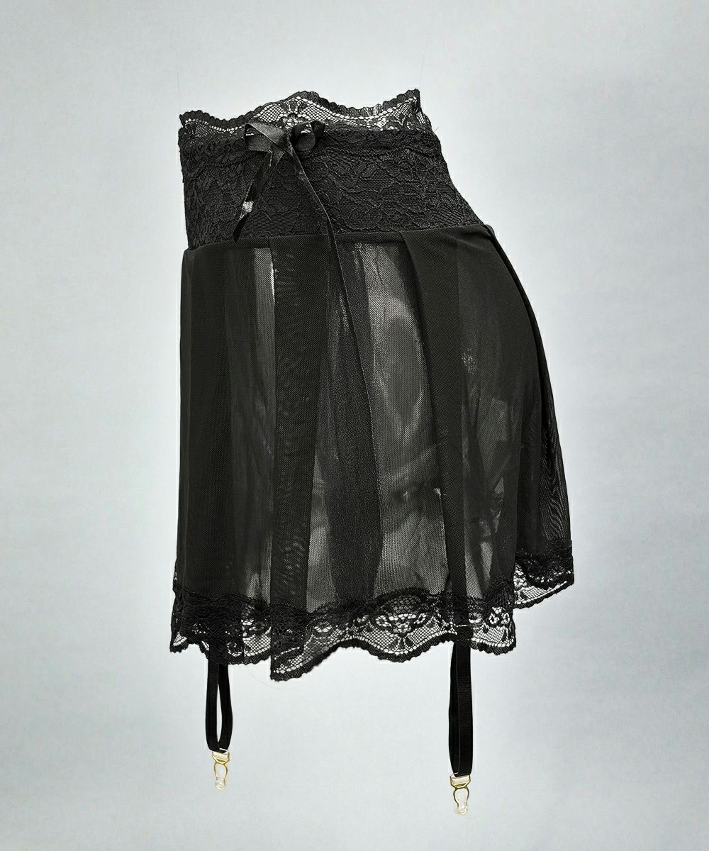 攻めのレイヤードガータースカート