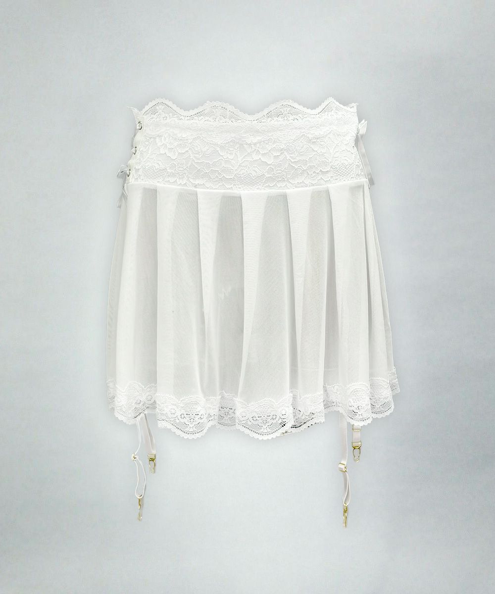 攻めのレイヤードガータースカート