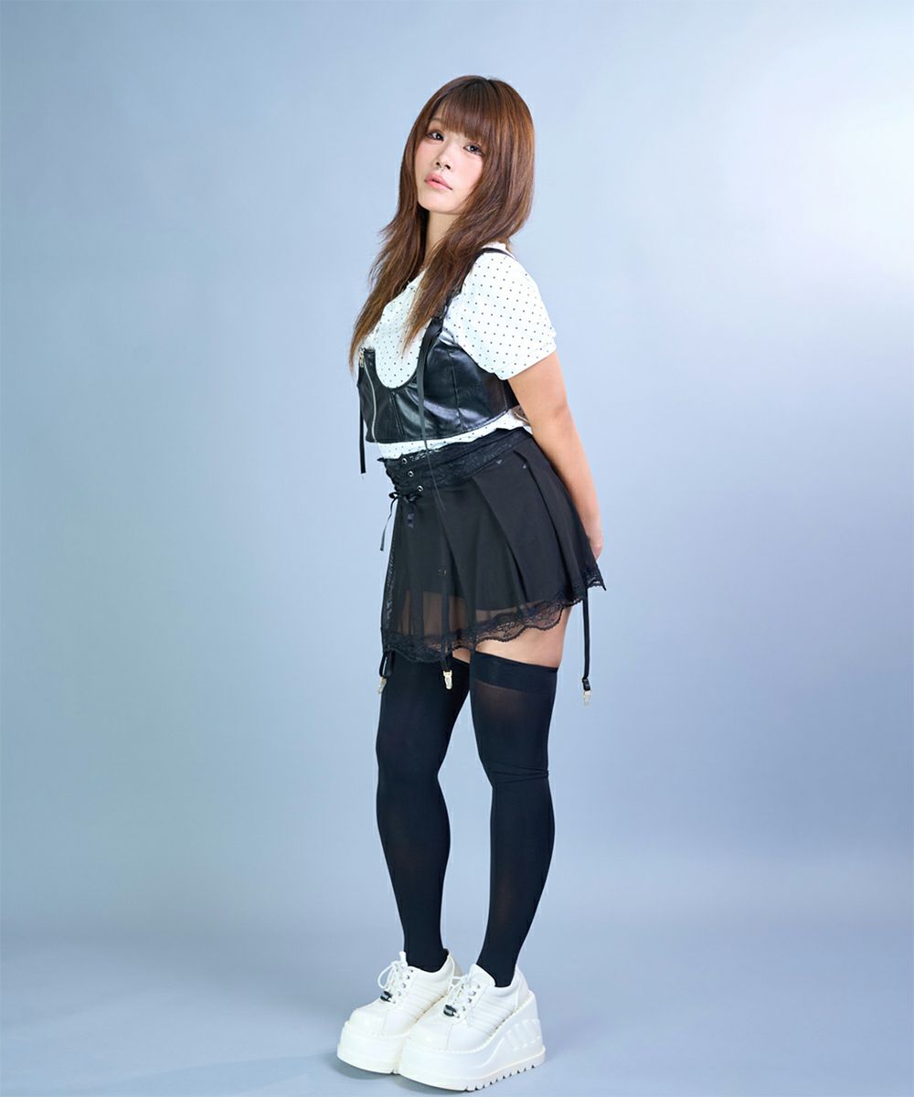 攻めのレイヤードガータースカート